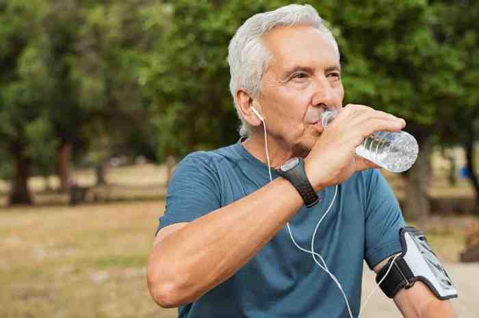 Keeping seniors hydrated during summer activities