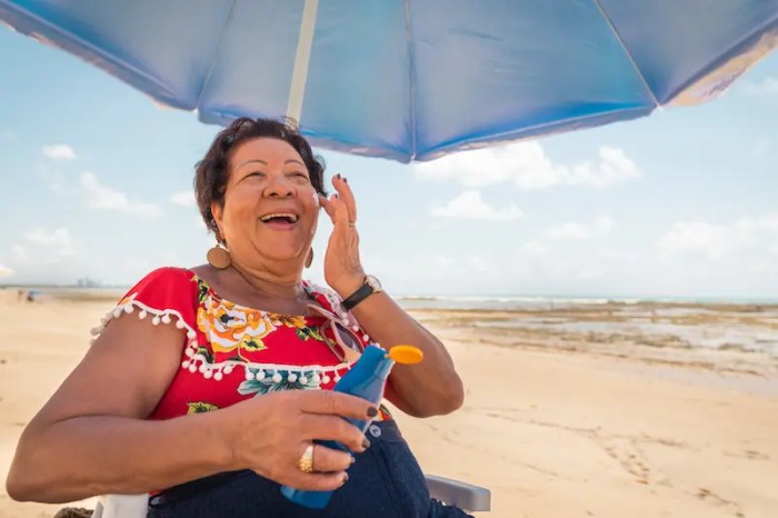 How to apply sunscreen for seniors