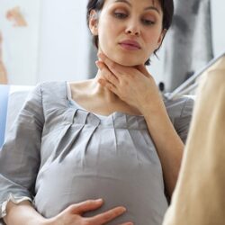 Q puede tomar una embarazada para el dolor de garganta