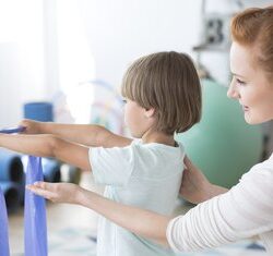 How much does a pediatric physical therapist make