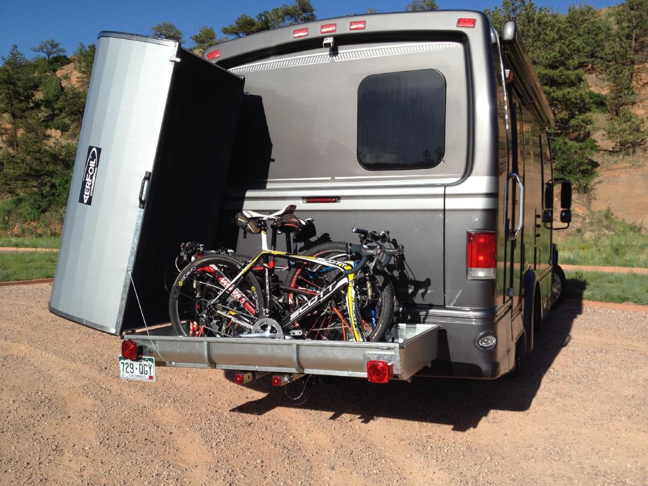 Hitch cargo rack with bike rack