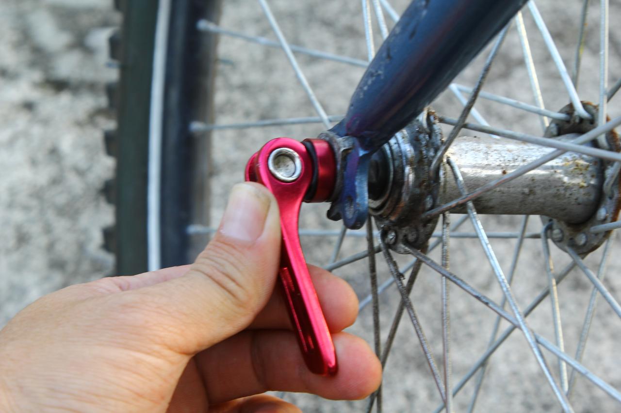 How to change a bike tire inner tube